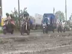 અમદાવાદમાં ટ્રંપના આગમન સમયે સ્ટેડિયમ અને આસપાસના વિસ્તારમાં બનાવેલા રસ્તા થયા બદહાલ