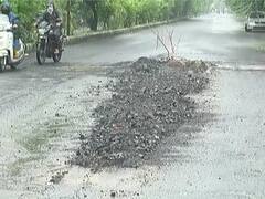 વડોદરામાં ONGCથી ભવન્સ કોલેજ તરફના રસ્તાની સ્થિતિ પણ ખરાબ