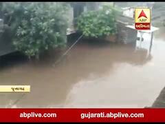 જૂનાગઢઃ માણાવદરના દેશીંગા ગામમાં હજુ પણ ઘૂંટણસમા પાણી ભરાયા છે
