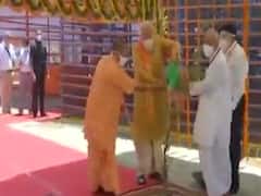 રામ મંદિરના ભૂમિપૂજનની વિધિ શરૂ કરતા અગાઉ વડાપ્રધાન મોદીએ ક્યા છોડનું વૃક્ષારોપણ કર્યું, જુઓ વીડિયો