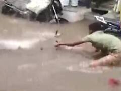 પાટણ શહેરમાં પોણા ચાર ઈંચ વરસાદથી જળબંબાકાર, ઝવેરી બજારમાં પાણીના વેગમાં તણાયા વાહનો 