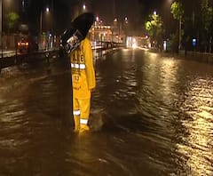 Mumbai Rains | मुंबईत मुसळधार पावसामुळे किंग सर्कल परिसरात 2 ते 3 फूट पाणी साचलं
