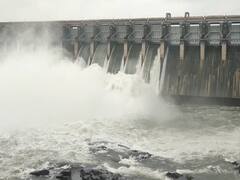 ઉકાઇ ડેમના સાત દરવાજા ખોલી તાપી નદીમાં છોડાઇ રહ્યું છે પાણી, જુઓ વીડિયો