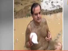 भाभीजी पापड़ के बाद कीचड़-शंख से कोरोना भगाने का अजीबोगरीब तरीका !