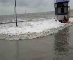 টানা বৃষ্টির জের, দিঘার সমুদ্রে জলোচ্ছ্বাস