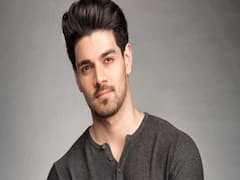 Sooraj Pancholi allegedly ignores Sushant Singh Rajput in viral video