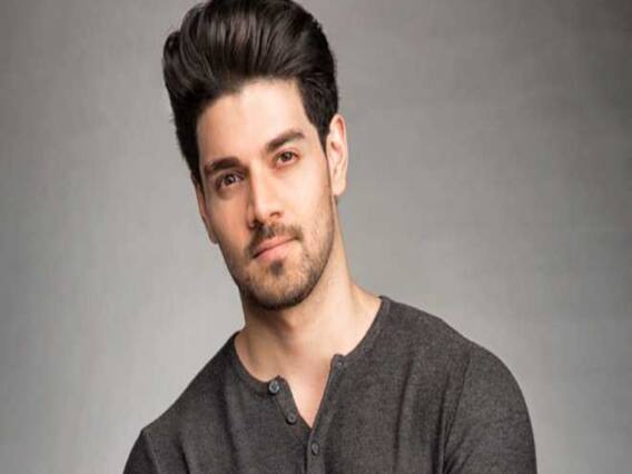 Sooraj Pancholi allegedly ignores Sushant Singh Rajput in viral video