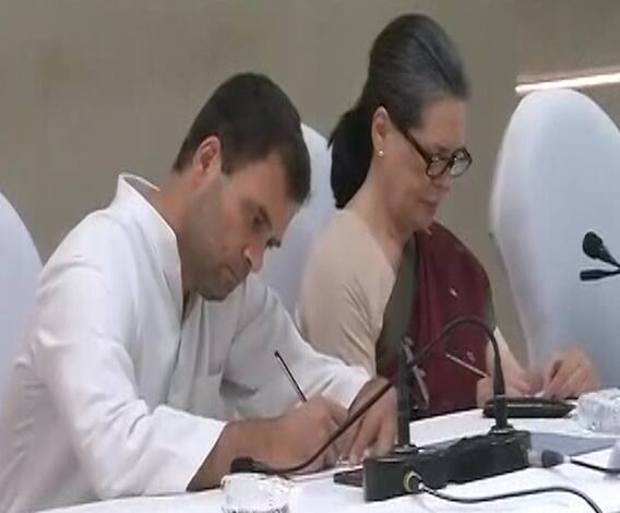 सोनिया गांधी अध्यक्षपदावरुन पायउतार होण्याची शक्यता; राहुल गांधींकडे पक्षाची धूरा, की नवा चेहरा?