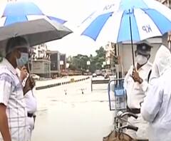 বৃষ্টি উপেক্ষা করেই লকডাউন কার্যকর করতে তৎপর পুলিশ 