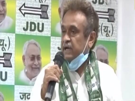 Bihar चुनाव से पहले Lalu Yadav के समधी चन्द्रिका राय RJD छोड़ JDU में शामिल 