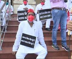 लखनऊ- मानसून सत्र से पहले सपा का हंगामा