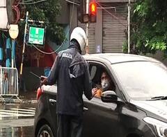 সাপ্তাহিক লকডাউন: ড্রোনে নজরদারি, কড়া পুলিশ, প্রায় জনহীন রাস্তা