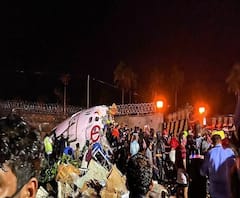 কোঝিকোড় বিমানবন্দরে দুর্ঘটনা, পাইলট-সহ মৃত ১৭ - শিরোনাম