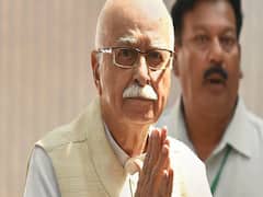 Amit Shah और Lal Krishna Advani ने Delhi में अपने घर पर झंडा फहराया