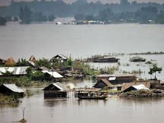 Assam: इस इलाके के लोग बाढ़ में खुद अपना घर तोड़ लेते हैं, जानिये क्यों