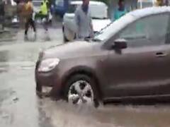 સુરત: ભારે વરસાદ પડતા કીમ ચાર રસ્તા પર ભરાયા પાણી, વાહન ચાલકો પરેશાન, જુઓ વીડિયો