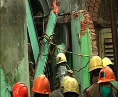 ৩ ঘণ্টা পর মৃত অবস্থায় উদ্ধার বৃদ্ধা, 'বিপজ্জনক বাড়ি' ভেঙে দুর্ঘটনা বেলেঘাটাতে 