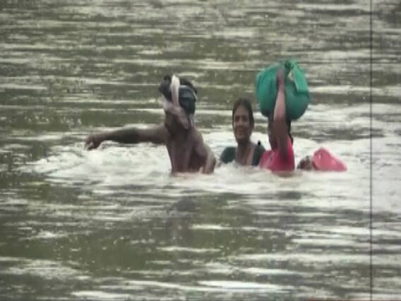 MP Flood: जान जोखिम में डाल कद्दू के जुगाड़ से नदी पार करने को मजबूर हैं लोग
