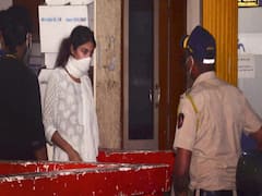 CBI ने Rhea से पूछा- Sushant के घर से निकलने की बात Mahesh Bhatt को क्यों बताई? - सूत्र