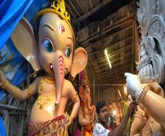 আজ গণেশ পুজো, মিষ্টির দোকানে লাড্ডু-মোদক কেনার হিড়িক