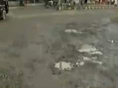 જૂનાગઢમાં ધોધમાર વરસાદથી રસ્તાઓ પર ઠેર ઠેર પડ્યા ખાડા, જુઓ વીડિયો