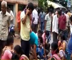 লকডাউনে বিভিন্ন জেলায় খোলা বাজার, বন্ধ করল পুলিশ