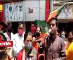 শ্রীরামপুরে মূল্যবৃদ্ধির প্রতিবাদে বিক্ষোভ বিজেপির! বিক্রি করা হল ২০ টাকা কেজি দরে আলু