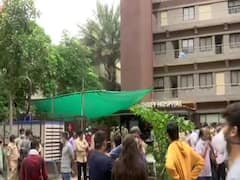 અમદાવાદઃ શ્રેય હોસ્પિટલમાં સારવાર લઇ રહેલા 49 પૈકી 41 દર્દીઓને SVPમાં ખસેડાયા