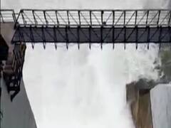 ઉપરવાસમાંથી પાંચ લાખ ક્યૂસેક પાણી છોડાતા નર્મદા ડેમના 23 દરવાજા ખોલાયા