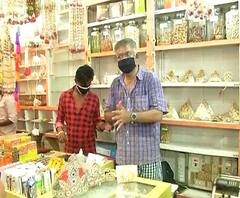 Ganeshotsav 2020 | गणेशोत्सवाच्या खरेदीसाठी लालबाग मार्केटमध्ये मुंबईकरांची गर्दी