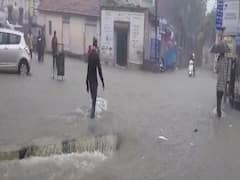 કચ્છઃ મુંદ્રામાં ધોધમાર વરસાદના કારણે ઠેર ઠેર ભરાયા છે પાણી, જુઓ વીડિયો