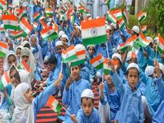 Independence Day: देशभक्ति नारों से गूंज उठा लाल लाल किला..देखिए बॉलीवुड ने कैसे मनाया आजादी का जश्न