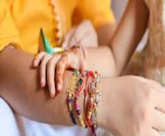 সোমবার রাখিবন্ধন উৎসব, করোনা আবহে রাখির বিক্রি কম, সমস্যায় ব্যবসায়ীরা