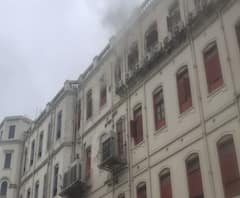 লকডাউনে পার্ক স্ট্রিটের পার্ক ম্যানসনে আগুন-আতঙ্ক, রাস্তায় বাসিন্দারা