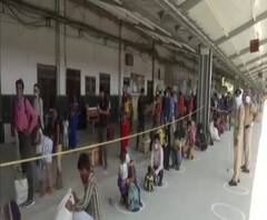 কাজ নেই গ্রামে, ভিনরাজ্যে পাড়ি উত্তর দিনাজপুরের বহু পরিযায়ী শ্রমিকের