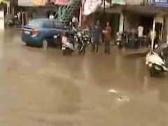 વરસાદના કારણે અમદાવાદના વેજલપુર વિસ્તારમાં પાણી ભરાયા, જુઓ વીડિયો