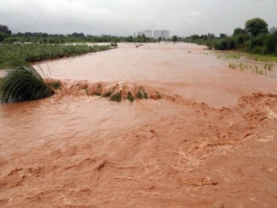 Kerala में बाढ़ से आफत...Idukki Landslide में अब तक 43 लोगों की मौत | Namaste Bharat 