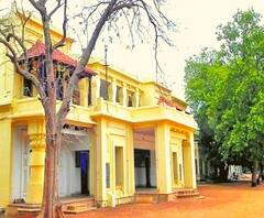 হামলা, উপাচার্যের বিরুদ্ধে এফআইআরের প্রতিবাদে ১২ ঘণ্টার অনশনের ডাক, পুলিশি নিষ্ক্রিয়তার তীব্র নিন্দা! তাণ্ডবে সিবিআই চায় বিশ্বভারতী