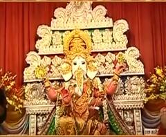 আজ গণেশ চতুর্থী: করোনা আবহে ফাঁকা মণ্ডপেই সিদ্ধিদাতার আরাধনা লেক কালীবাড়িতে