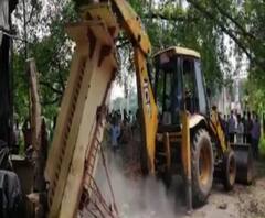 কেন বিশ্বভারতী বিশ্ববিদ্যালয় বন্ধ? উপাচার্যের বাড়ির সামনে বিক্ষোভ এসএফআই-এর 