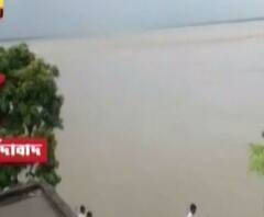  ভাঙন-রোধে গঙ্গায় বালির বস্তা ফেলা নিয়ে তুঙ্গে রাজনৈতিক তরজা