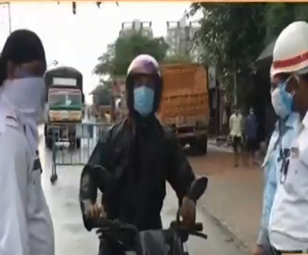 ৫ অগাস্টের লকডাউনে গড়িয়াহাটের মোড় দেখলে চিনবেন না