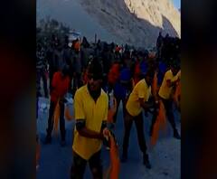 Ganeshotsav 2020 | कारगिलमध्ये लष्करी जवानांकडून बाप्पाचं स्वागत, जवानांच्या झांज पथकाचं जोरदार वादन