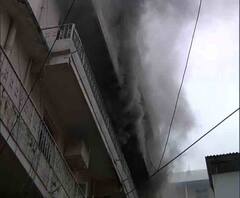 পোদ্দার কোর্টের কাছে বহুতলে আগুন, ঘটনাস্থলে দমকলের ৬টি ইঞ্জিন