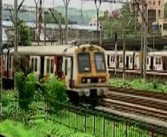 Mumbai Local | राज्य सरकारनं हिरवा कंदील दिल्यास मुंबईत लोकल धावणार, शलभ गोयल यांची माहिती
