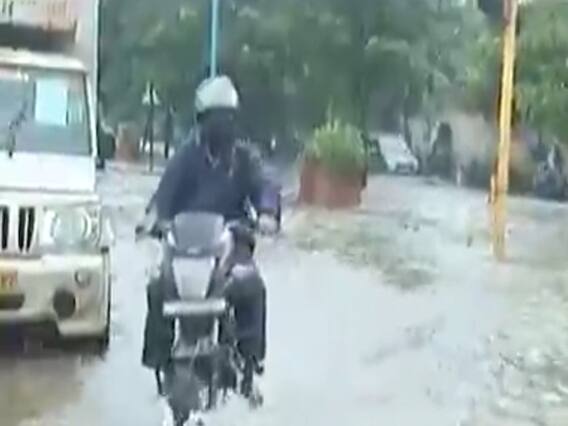 સુરત: પાંડેસરાના ભેદવાડામાં દુકાનો અને મકાનોમાં ખાડીના પાણી ભરાયા, જુઓ વીડિયો