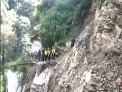 Uttarakhand: Pilgrims get stuck due to landslide and road blockage
