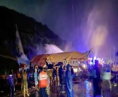 কোঝিকোড়: রানওয়েতে পিছলে খাদে পড়ে ভেঙে দুই টুকরো বিমান, বাড়ছে মৃতের সংখ্যা