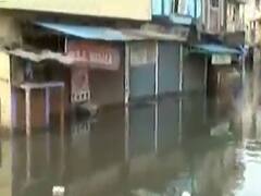 સુરતઃ લીંબાયતના કમરૂનગરમાં હજુ પણ કમર સુધી ભરાયા છે પાણી, જુઓ વીડિયો