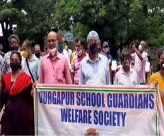 এক মিছিলে তৃণমূল-বিজেপি-সিপিএম-কংগ্রেস! স্কুলের ফি কমানোর দাবিতে বেনজির ‘ঐক্য’ দেখল দুর্গাপুর